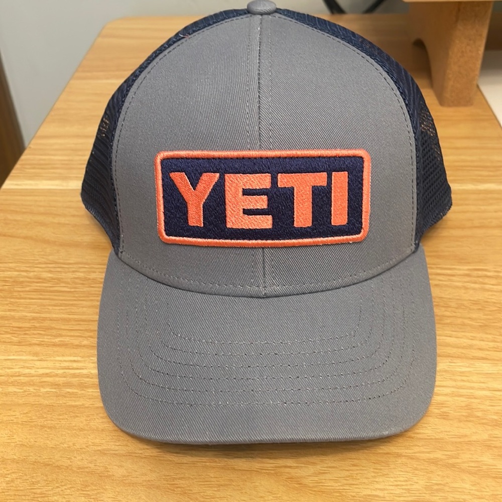 YETI Men’s Core Patch Logo Trucker Hat